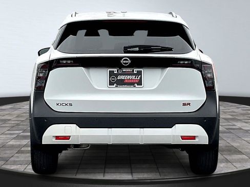 New 2025 Nissan Kicks SR image 4