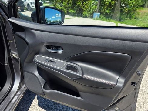 Used 2024 Nissan Versa SR FWD image 15