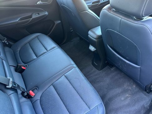Used 2022 Chevrolet Bolt EUV LT w/ Convenience Package FWD image 18