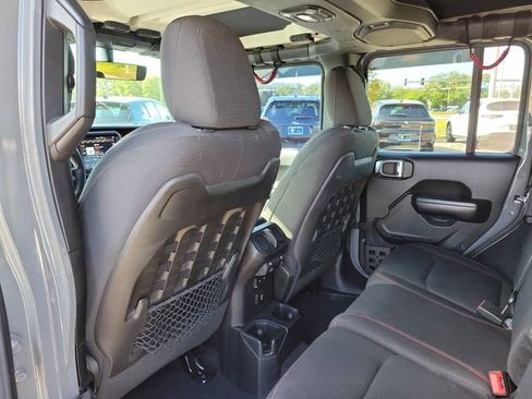 Used 2018 Jeep Wrangler Unlimited Rubicon w/ Dual Top Group AWD/4WD image 10