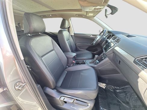Used 2019 Volkswagen Tiguan SE w/ Panoramic Sunroof Package FWD image 28