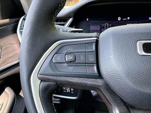 Certified 2023 Jeep Grand Cherokee Limited w/ Luxury Tech Group II AWD/4WD image 29