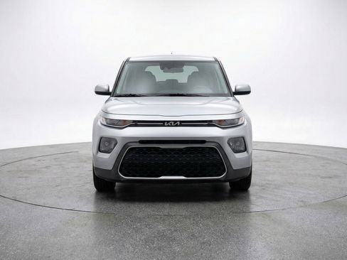 Used 2025 Kia Soul LX w/ LX Technology Package FWD image 2