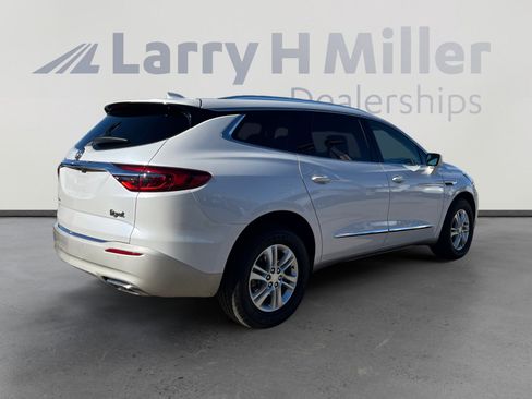 Used 2021 Buick Enclave Essence w/ Sound and Sites Package image 5