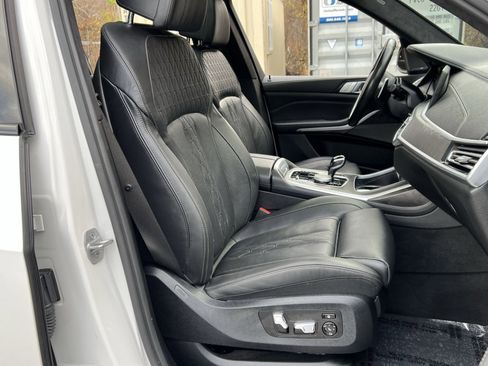 Used 2022 BMW X7 M50i image 27