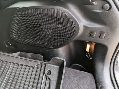 Used 2019 Jeep Cherokee Limited AWD/4WD image 16