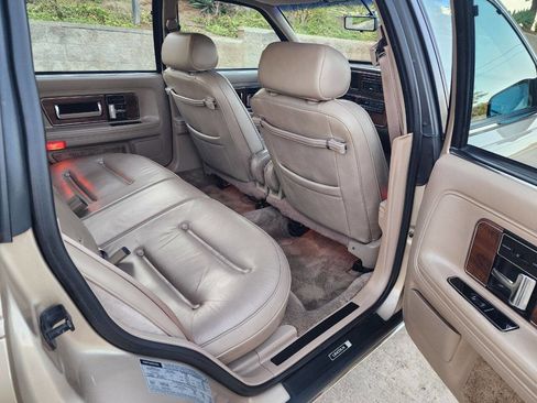 Used 1988 Lincoln Continental Signature image 25