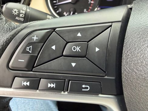 Used 2019 Nissan Rogue SV FWD image 18