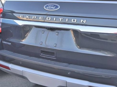 Used 2024 Ford Expedition Limited AWD/4WD image 3