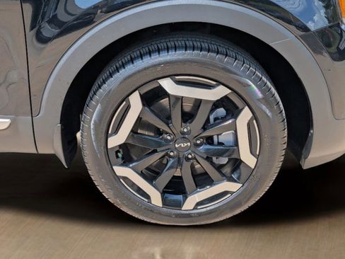 Used 2024 Kia Telluride EX w/ EX Captain's Chair Package image 6