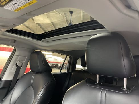 Used 2023 Toyota Highlander XLE FWD image 28