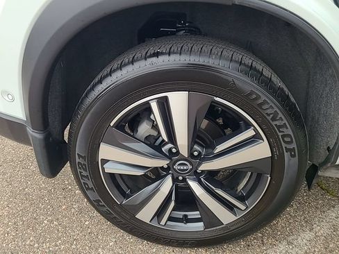Used 2024 Nissan Rogue SL w/ SL Premium Package AWD/4WD image 32