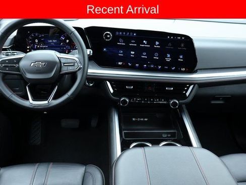 Used 2025 Chevrolet Suburban RST image 9