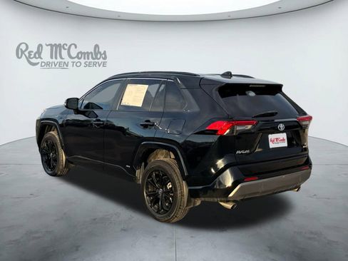 Used 2022 Toyota RAV4 SE image 3