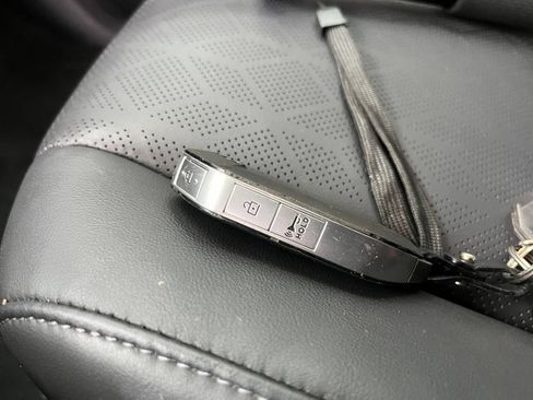 Used 2026 Kia Carnival FWD image 21