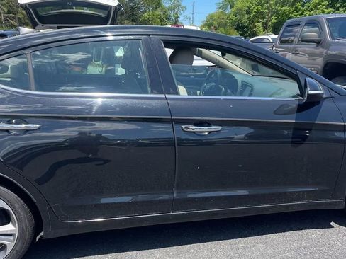 Used 2017 Hyundai Elantra Limited w/ Limited Tech Package 04 FWD image 11