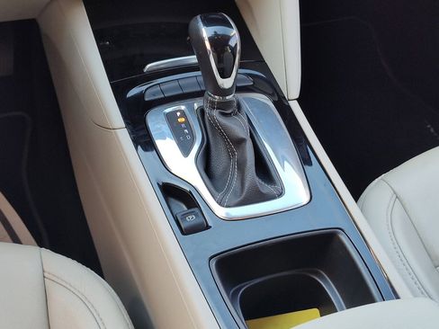 Used 2019 Buick Regal Preferred image 17