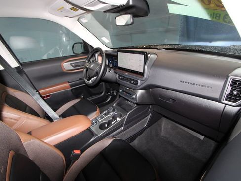 Used 2025 Ford Bronco Sport Outer Banks w/ Outer Banks Tech Package+ AWD/4WD image 18