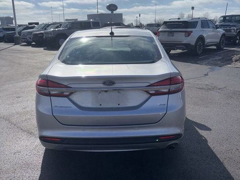 Used 2018 Ford Fusion SE w/ Fusion SE Technology Package image 9