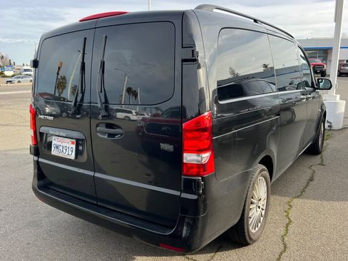 Used 2018 Mercedes-Benz Metris Passenger image 2