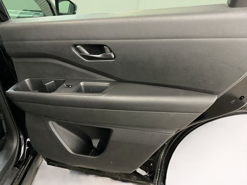 Used 2024 Nissan Pathfinder SV image 31