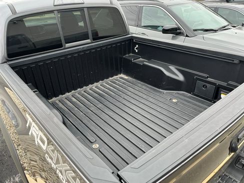 Used 2016 Toyota Tacoma TRD Off-Road w/ Towing Package image 6