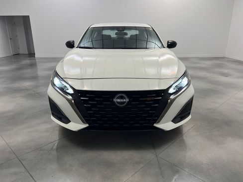 Used 2025 Nissan Altima 2.5 SR image 2