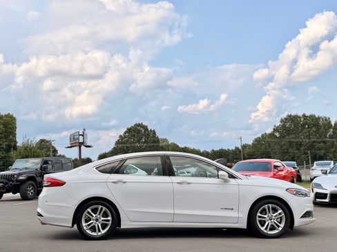 Used 2018 Ford Fusion SE w/ Equipment Group 602A FWD image 6