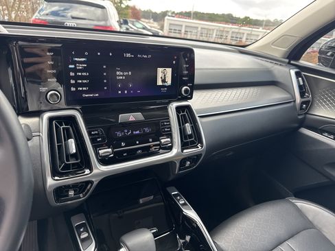 Certified 2023 Kia Sorento SX image 29