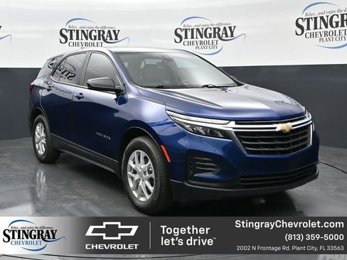 Used 2022 Chevrolet Equinox LS FWD image 1