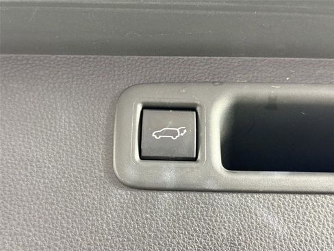 Certified 2022 Toyota Highlander XLE image 41