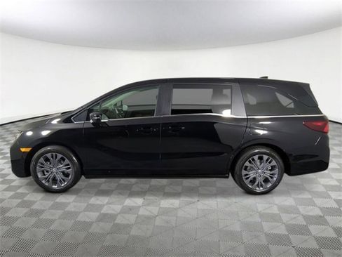 New 2026 Honda Odyssey Touring image 3