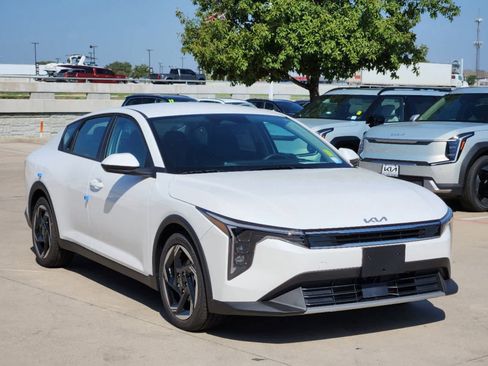 New 2025 Kia K4 EX image 2