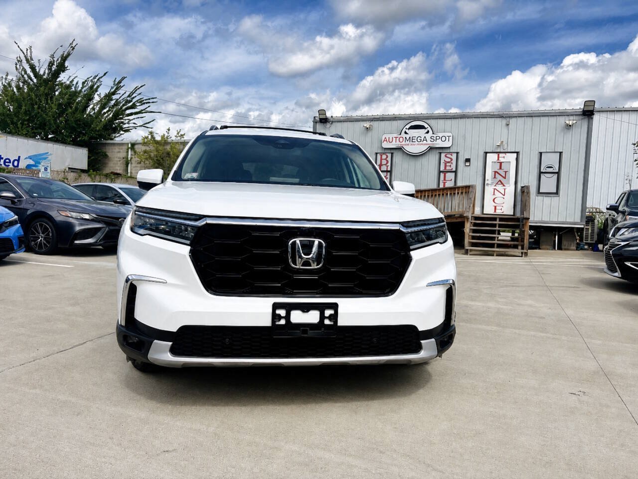 Used 2024 Honda Pilot Elite image 1