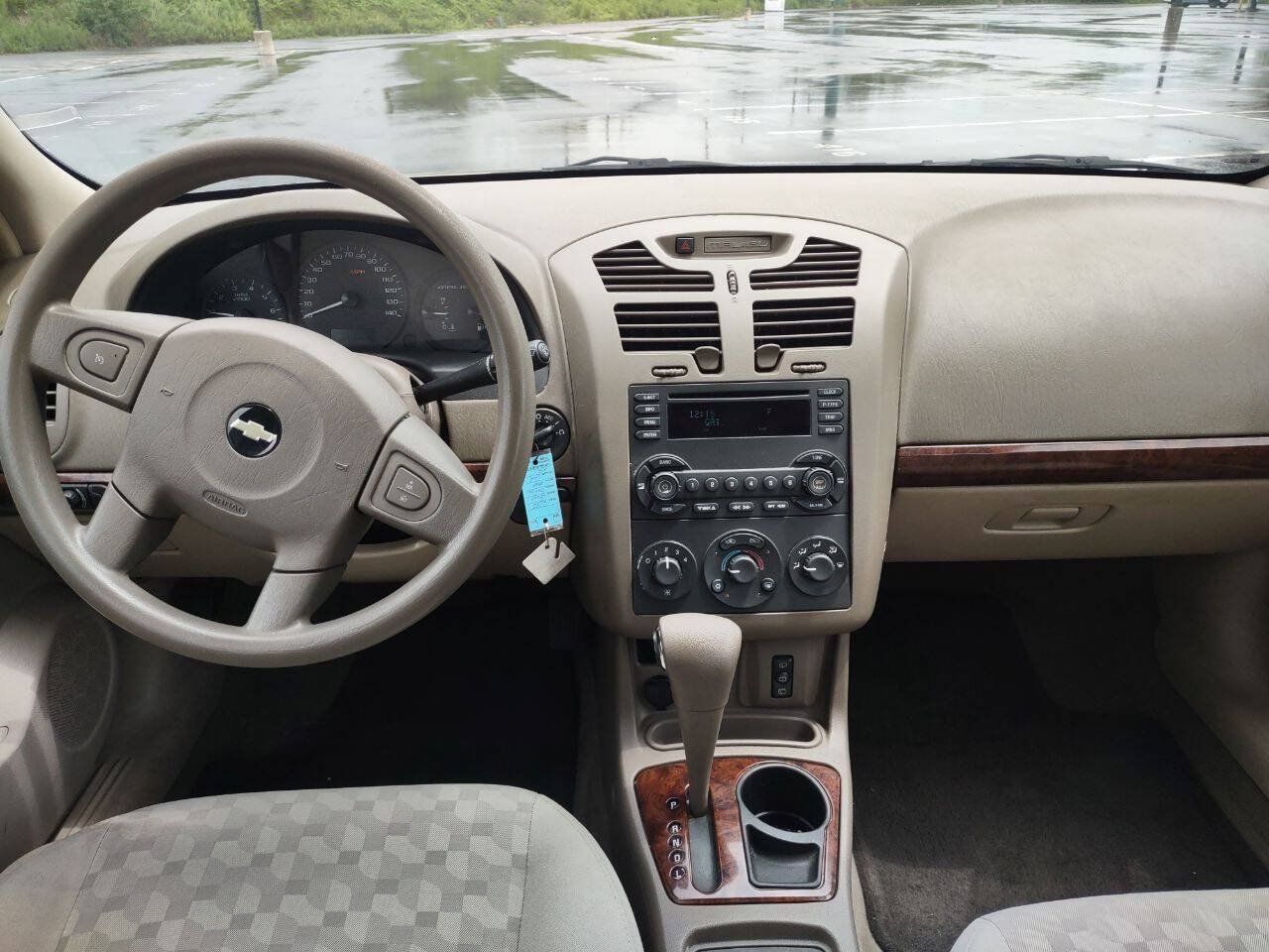 Used 2005 Chevrolet Malibu LS FWD image 10