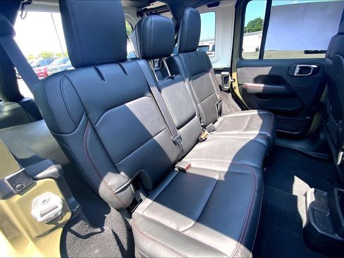 Certified 2025 Jeep Wrangler Unlimited Rubicon AWD/4WD image 19