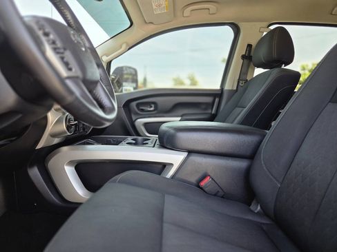Used 2018 Nissan Titan SV w/ SV Convenience Package AWD/4WD image 5