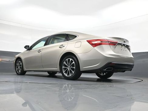 Used 2016 Toyota Avalon XLE Premium FWD image 34