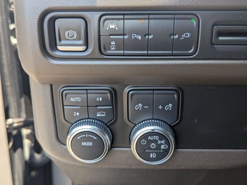 Used 2021 GMC Yukon XL SLT AWD/4WD image 17