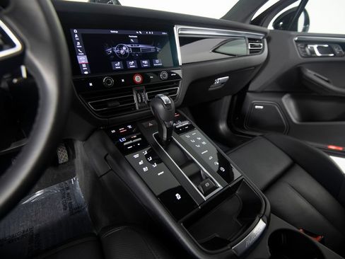 Certified 2026 Porsche Macan AWD/4WD image 28