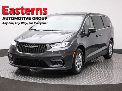 Used 2023 Chrysler Pacifica Touring-L