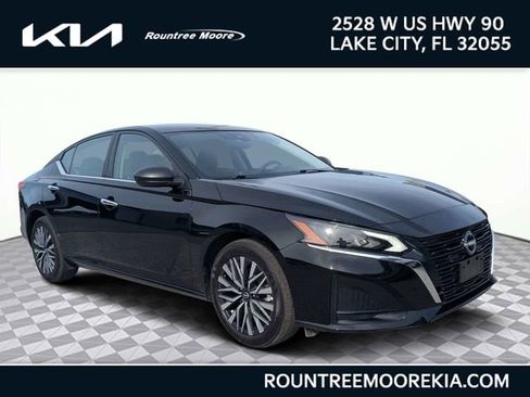 Used 2025 Nissan Altima 2.5 SV FWD image 1