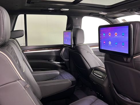 Used 2025 Cadillac Escalade Sport Platinum w/ LPO, ONYX Package AWD/4WD image 21
