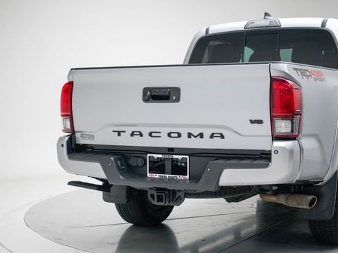 Used 2019 Toyota Tacoma TRD Sport AWD/4WD image 12
