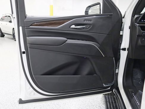 Used 2023 Cadillac Escalade Sport Platinum AWD/4WD image 41