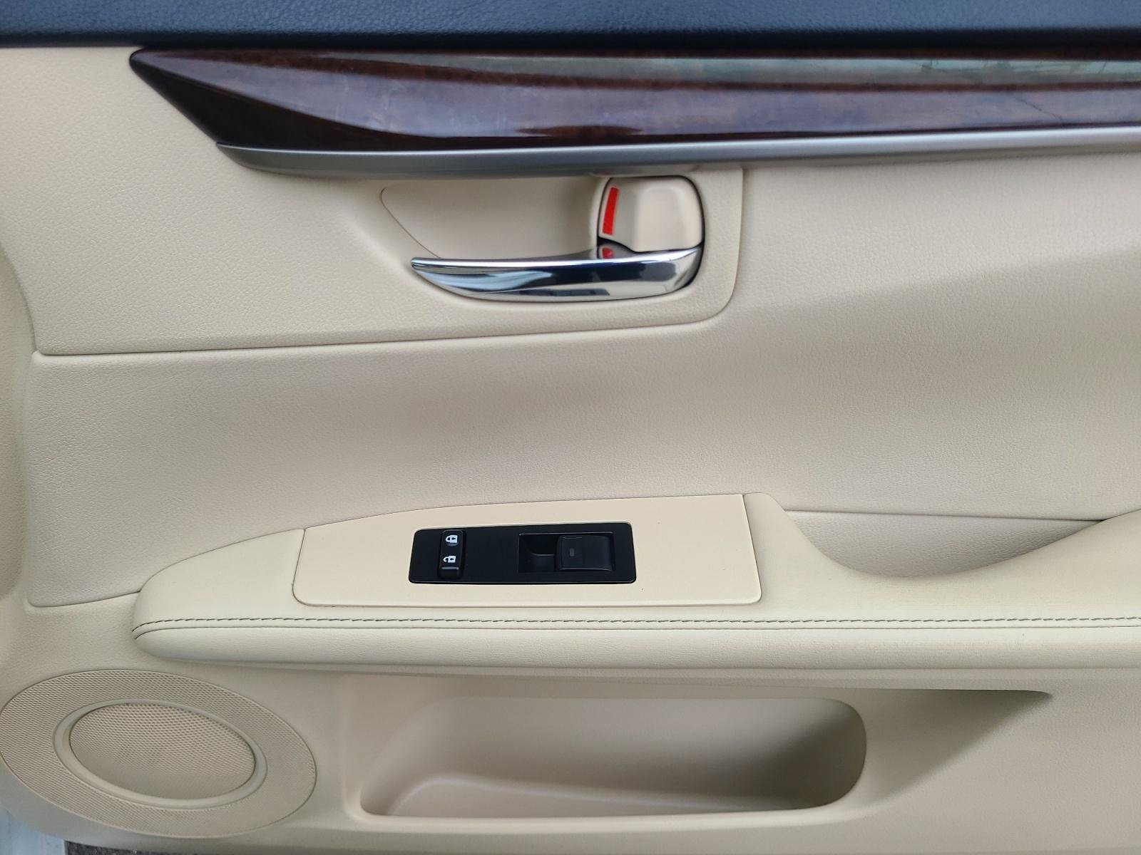 Used 2013 Lexus ES 350 w/ Luxury Pkg FWD image 22