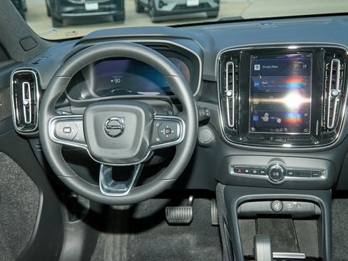 Certified 2023 Volvo XC40 Recharge Ultimate w/ Protection Package Premier image 20