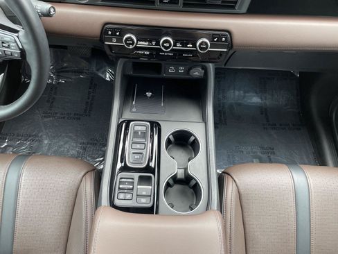 Used 2024 Honda Pilot Elite image 31