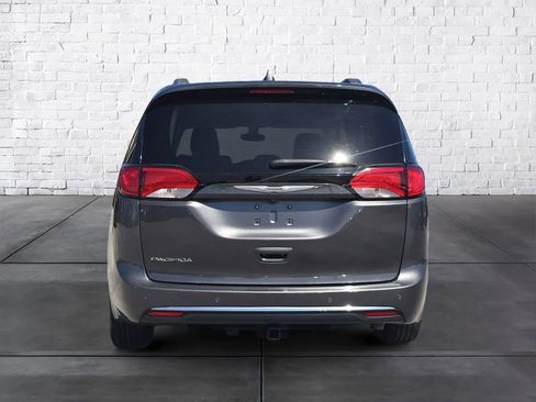 Used 2019 Chrysler Pacifica Touring-L image 4
