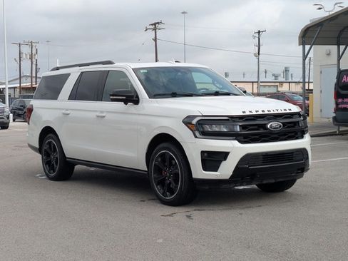 Used 2022 Ford Expedition Max Limited image 3